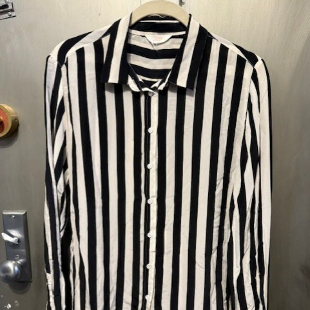 Silk blend Black & White Stripe button front blouse - Picture 5 of 16
